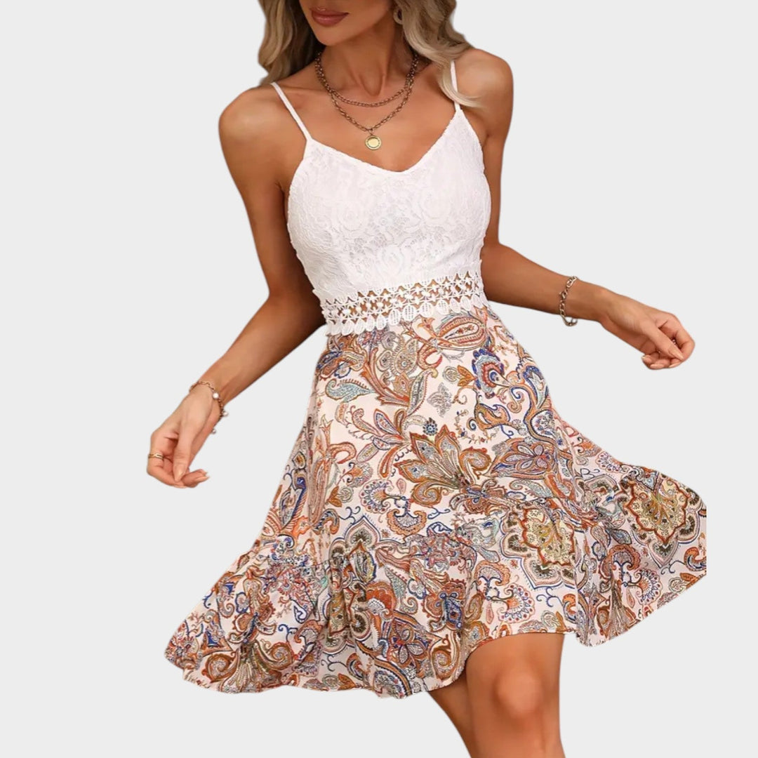 Sukienka letnia na ramiączkach z koronką i kwiatowym wzorem – lekka, kobieca i wyszczuplająca