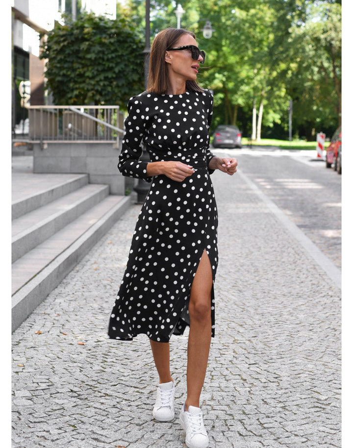 Bernardeta - Elegancka Sukienka w Grochy z Rozcięciem i Podkreśloną Talią