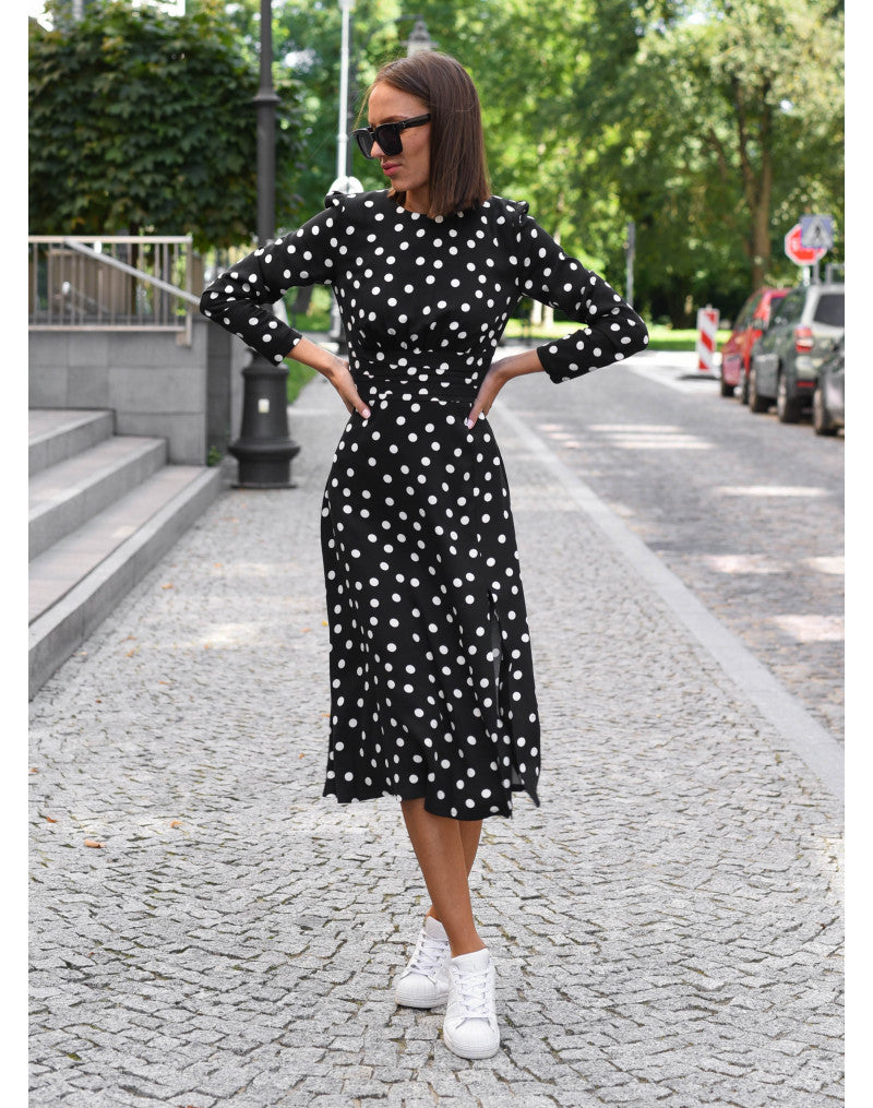 Bernardeta - Elegancka Sukienka w Grochy z Rozcięciem i Podkreśloną Talią