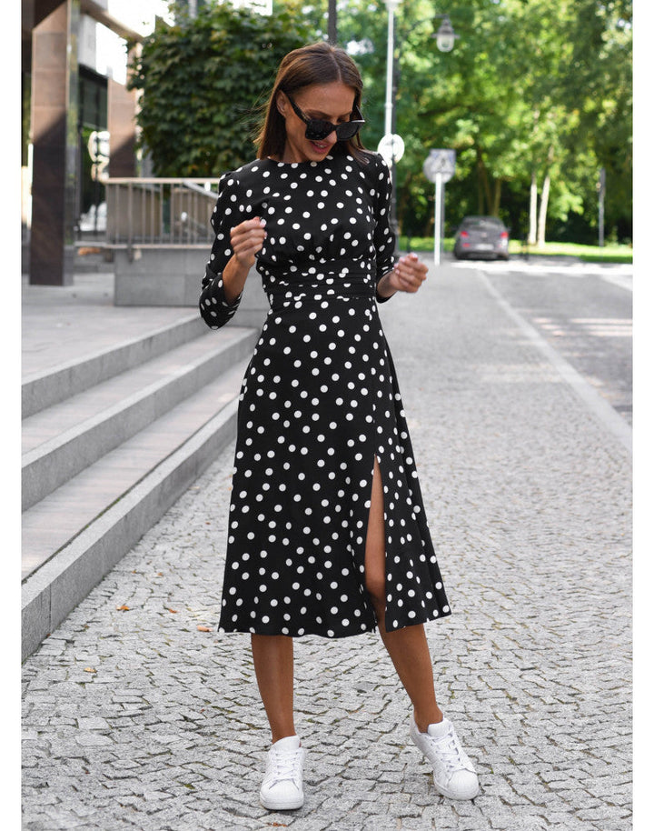 Bernardeta - Elegancka Sukienka w Grochy z Rozcięciem i Podkreśloną Talią