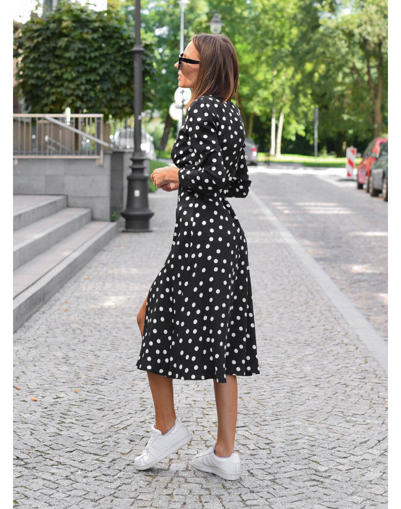 Bernardeta - Elegancka Sukienka w Grochy z Rozcięciem i Podkreśloną Talią