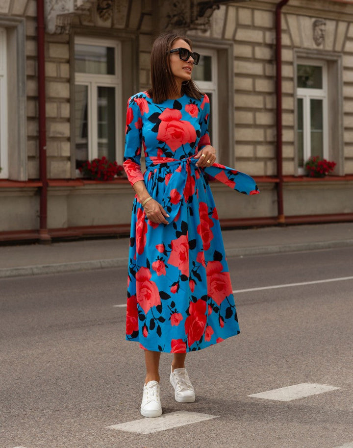 Fryderyka - Elegancka Sukienka w Grochy z Podkreśloną Talią i Kobiecym Krojem